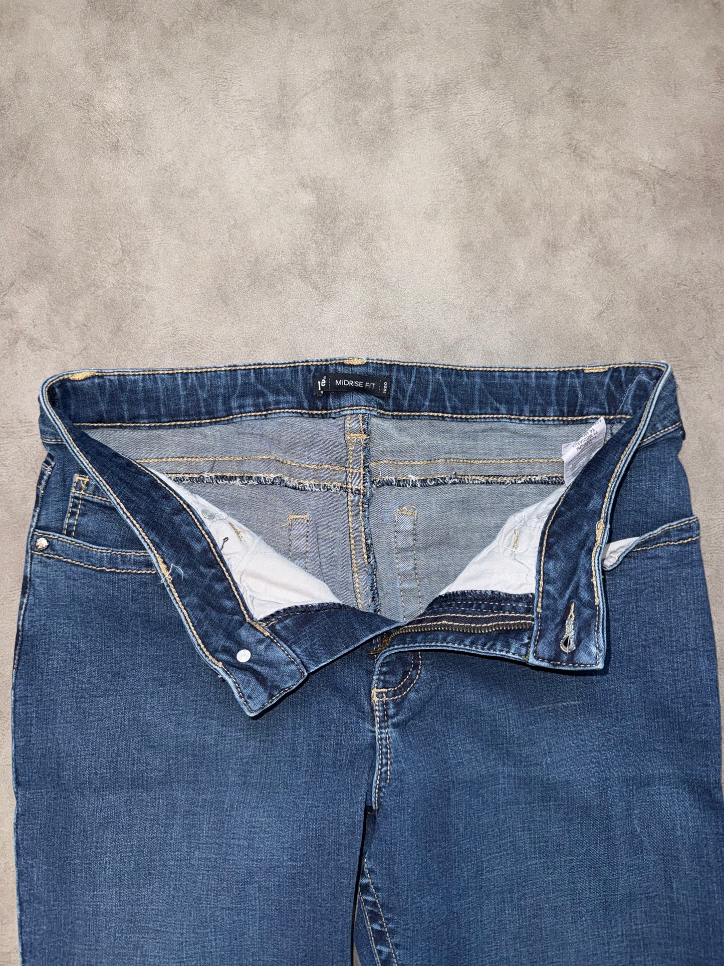 Y2K Mid Waist Bootcut Jeans (M)