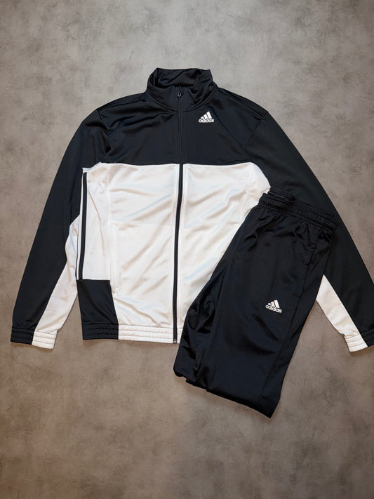 Adidas Tracksuit (M)