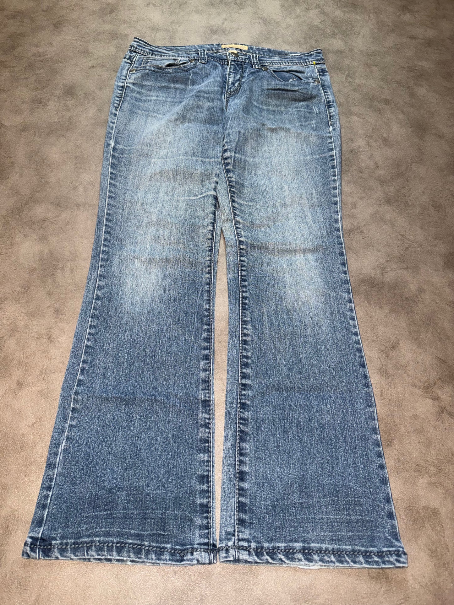 Y2K Washed Bootcut Jeans (M-L)